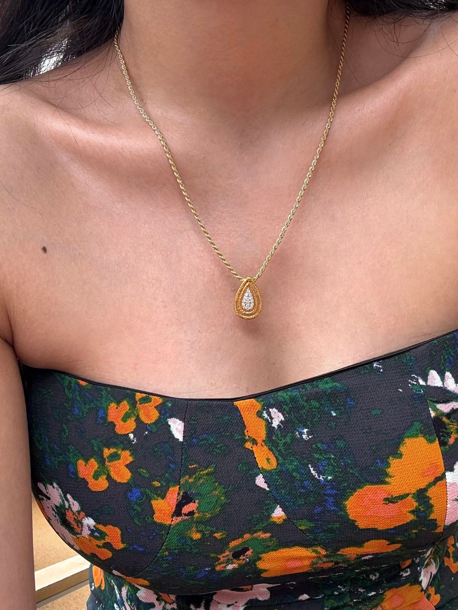 Tidal Trace Gold Teardrop Twist Chain Necklace - Image 5